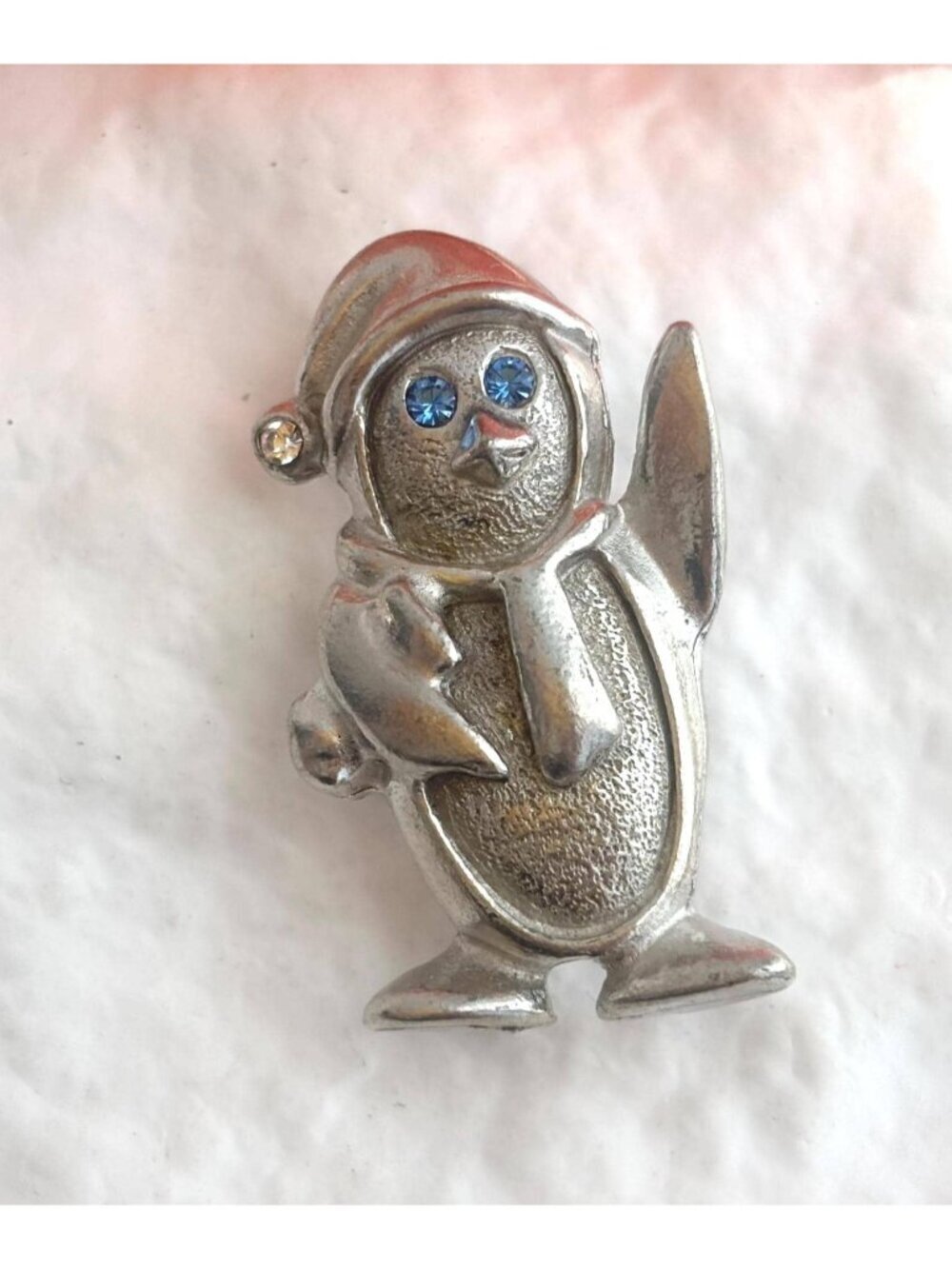 Penguin in Scarf & Hat Christmas | Holiday 80's Silver T Vintage Jewelry Brooch